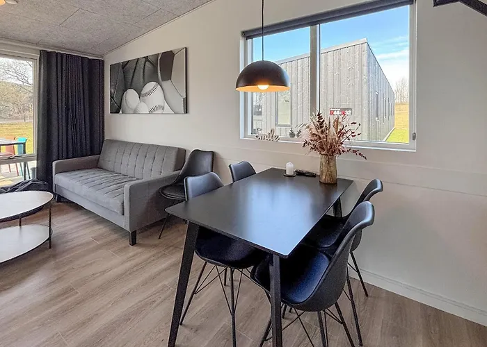 Apartment 2 Bedroom Gorgeous In *